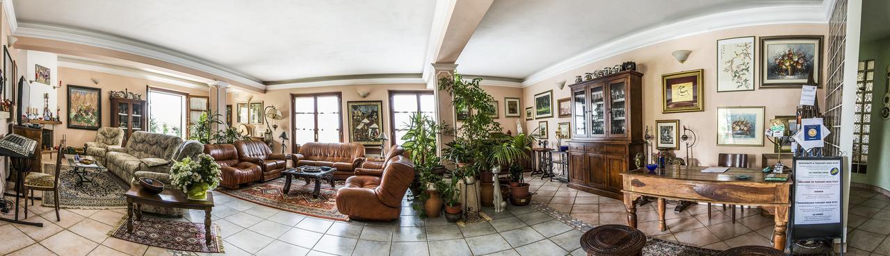 Tuscany Nice Stay ปิสโตยา ภายนอก รูปภาพ